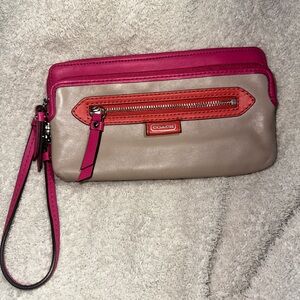 NWOT Coach Daisy Spectator Wristlet /Wallet